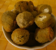 Aceitunas gigantes rellenas de crema de sobrasada