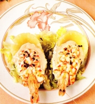 Aguacates con langostinos