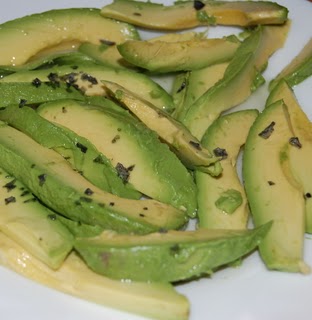Aguacates con pimienta negra