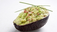 Aguacates rellenos de pollo