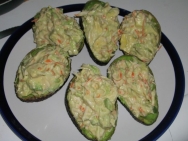 Aguacates rellenos de queso de cabra y salmón en Mycook