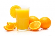 Air jeruk (zumo caliente de naranja y canela)