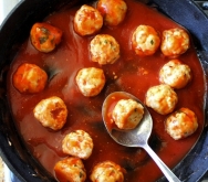 Albóndigas a la albahaca