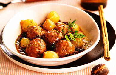 Albóndigas con pasas y cebollitas