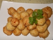 Albóndigas con queso y jamón serrano