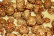 Albóndigas de butifarra de ajos tiernos y calabacín