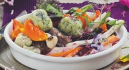 Albóndigas de sepia, butifarra del perol y verduras