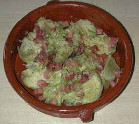 Alcachofas con jamón al vino blanco