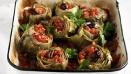 Alcachofas con jamón y tomate
