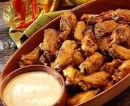 Alitas de pollo con salsas picantes