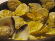 Almejas al azafrán