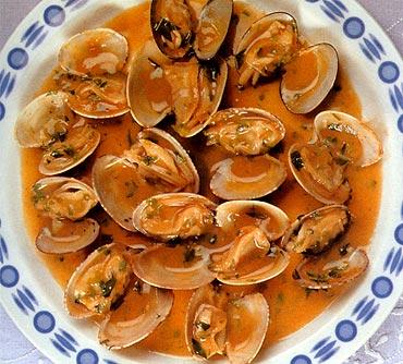 Almejas caldosas