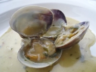 Almejas en crema de huevos