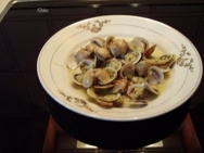 Almejas en salsa de ajos tiernos