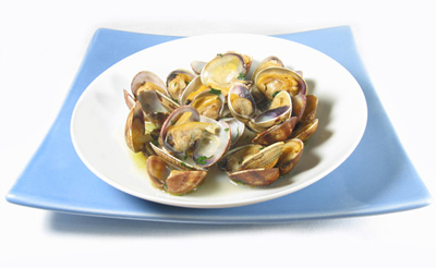 Almejas salteadas