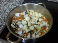 alubias blancas con almejas y bacalao