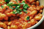 Alubias con salsa de tomate