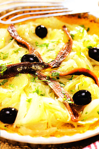Anchoas encebolladas en pastel
