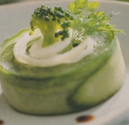 Anillo de pepino relleno de puré