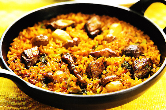 Arroz al horno con torcaz, setas de calabaza y anémonas