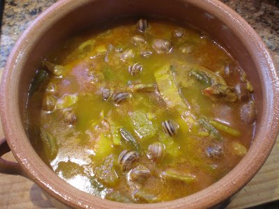 Arroz caldoso con conejo y caracoles