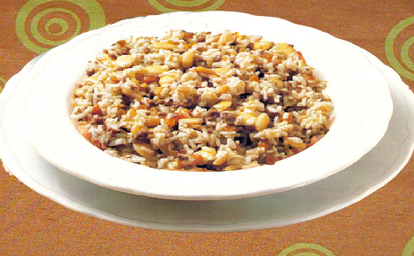 Arroz con carne y frutos secos