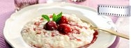Arroz con leche, almendras y salsa de cerezas