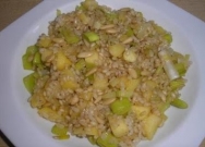 Arroz con manzanas y piñones