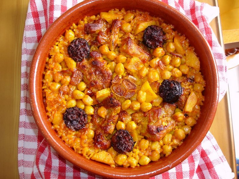 Arroz con pasas y garbanzos