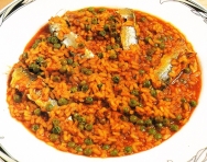 Arroz con sardinas y guisantes