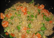 Arroz frito vietnamita con langostinos