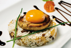 Arroz meloso con foie y yema confitada