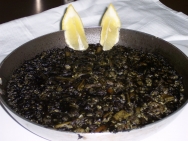 Arroz negro con sepietas