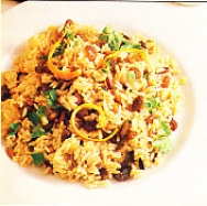 Arroz pilaf con pasas y piñones