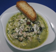 Arroz verde con cocochas de bacalao