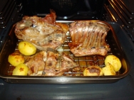 Asado de cordero con patatas