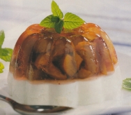 Aspic de ciruelas y yogur