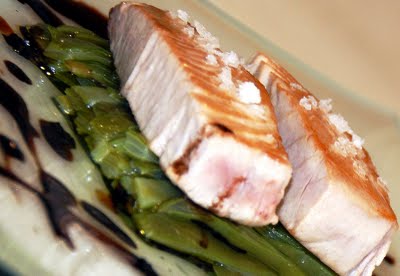 Atún a la plancha con salsa de limón
