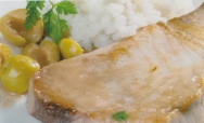 Atún con aceitunas rellenas de anchoa