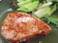 Atún con salsa y col china