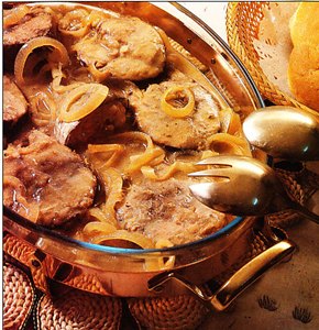Atún encebollado