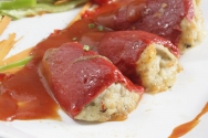 Bacalao navideño relleno de verduras en salsa de pimientos