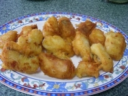 Bacalao rebozado con guarnición