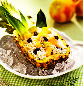 Barca de piña con arroz