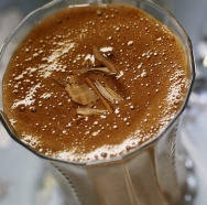 Batido de platano con virutas de chocolate