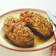 Berenjenas rellenas de arroz, carne y chile