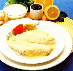 Besugo al horno a la crema de ajos