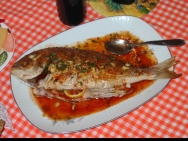Besugo al horno con picadillo de jamón serrano