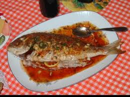Besugo en salsa de tomate