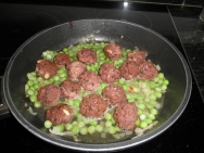 bien frititas con guisantes